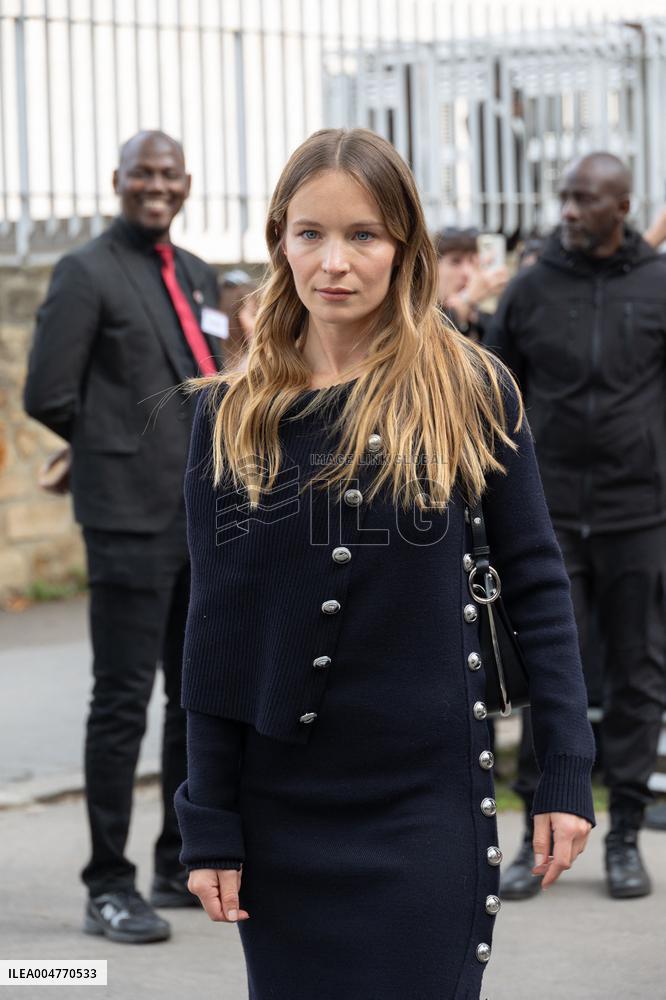 PFW - Rabanne Womenswear Spring-Summer - Arrivals NB