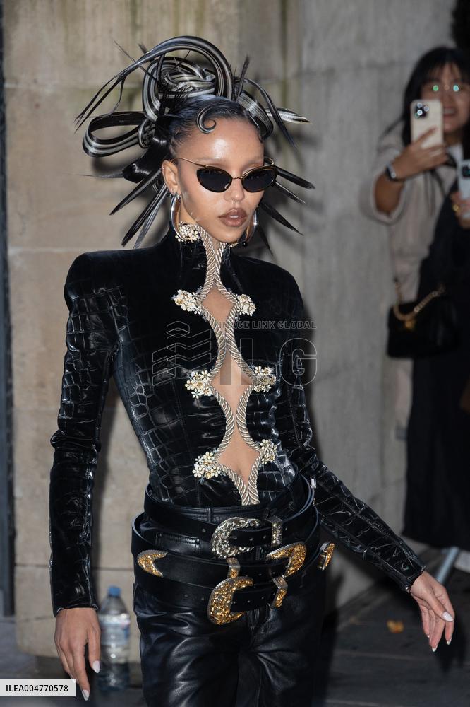 PFW - Schiaparelli Womenswear Spring-Summer - Arrivals NB