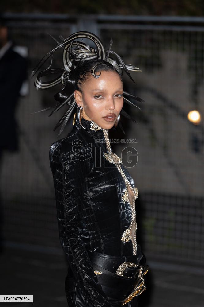 PFW - Schiaparelli Womenswear Spring-Summer - Arrivals NB