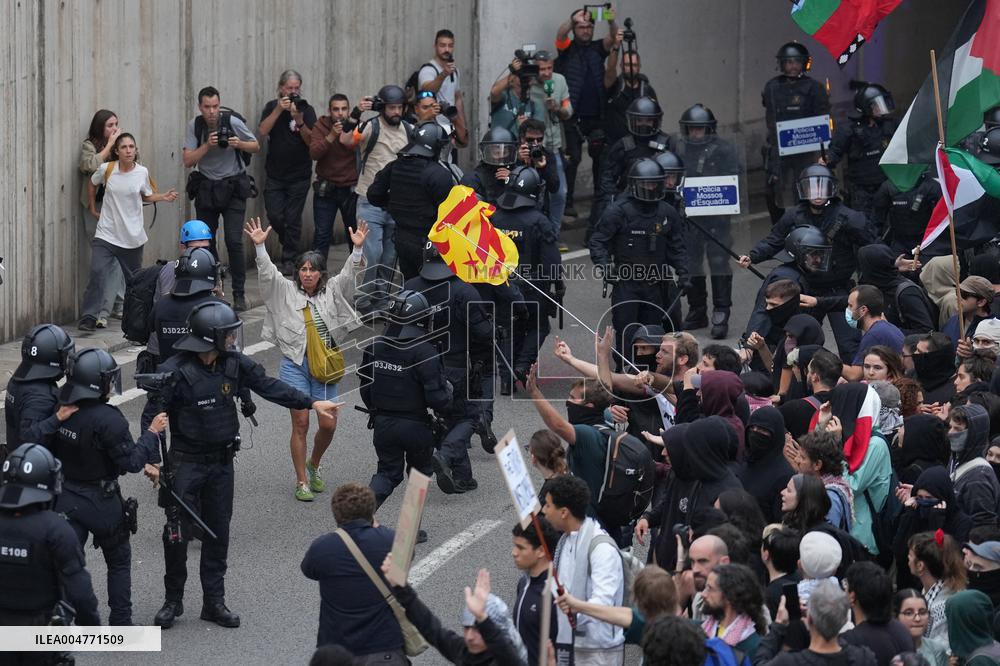 Rally In Barcelona Supports Global Sumud Flotilla - Spain
