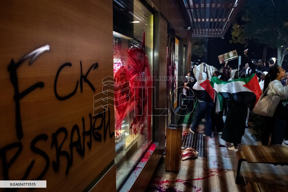 Rally In Barcelona Supports Global Sumud Flotilla - Spain