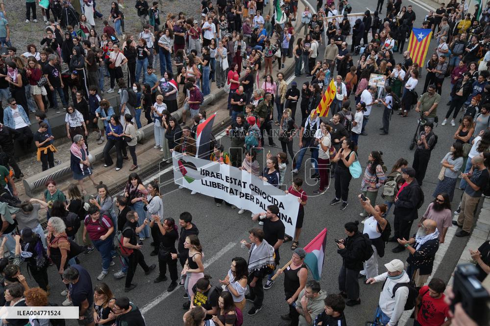 Rally In Barcelona Supports Global Sumud Flotilla - Spain