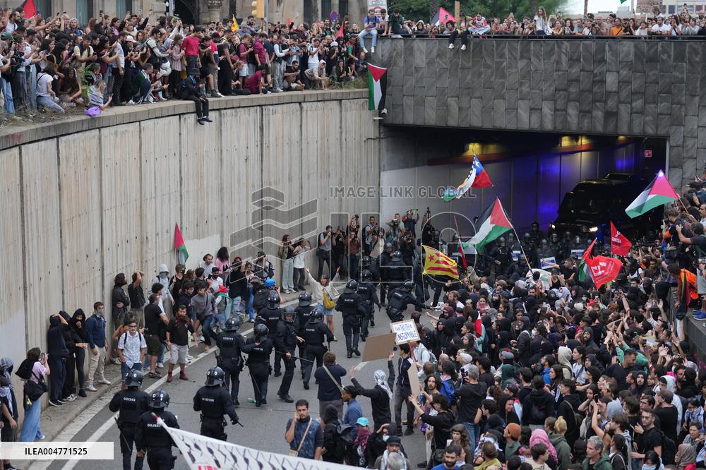 Rally In Barcelona Supports Global Sumud Flotilla - Spain