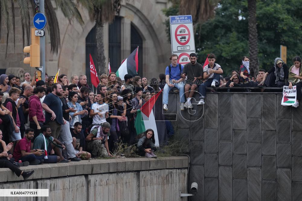 Rally In Barcelona Supports Global Sumud Flotilla - Spain