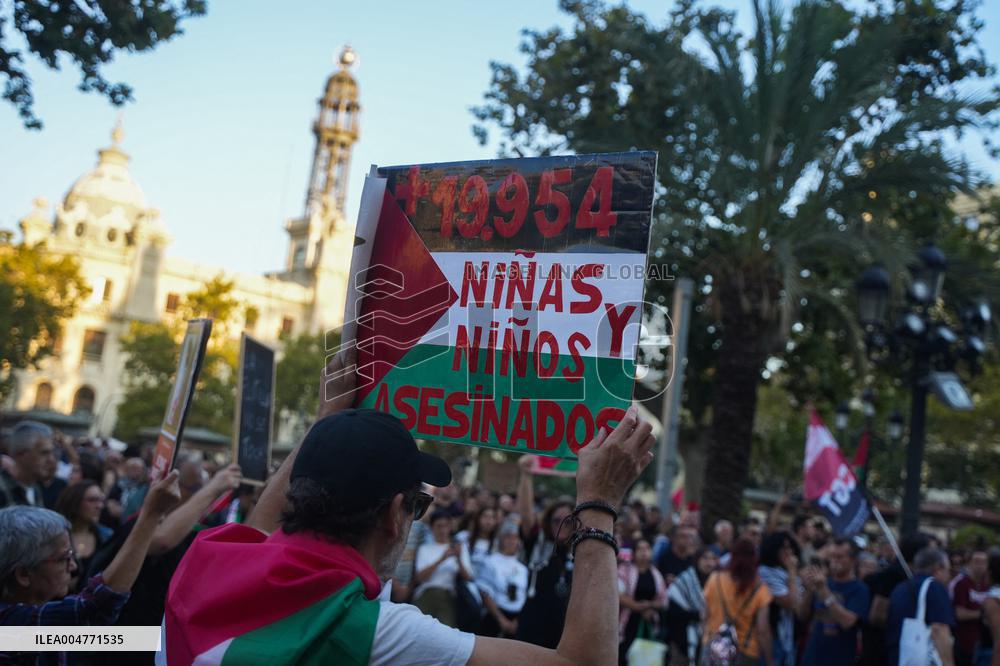 Rally In Barcelona Supports Global Sumud Flotilla - Spain