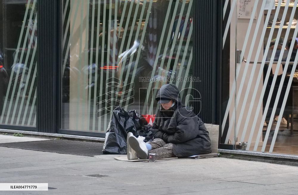 Nearly 10% In Absolute Poverty In Milan - Italy