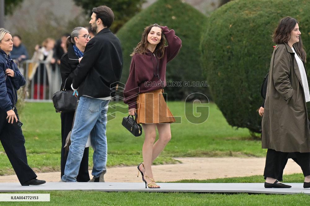 PFW Loewe Outside Arrivals