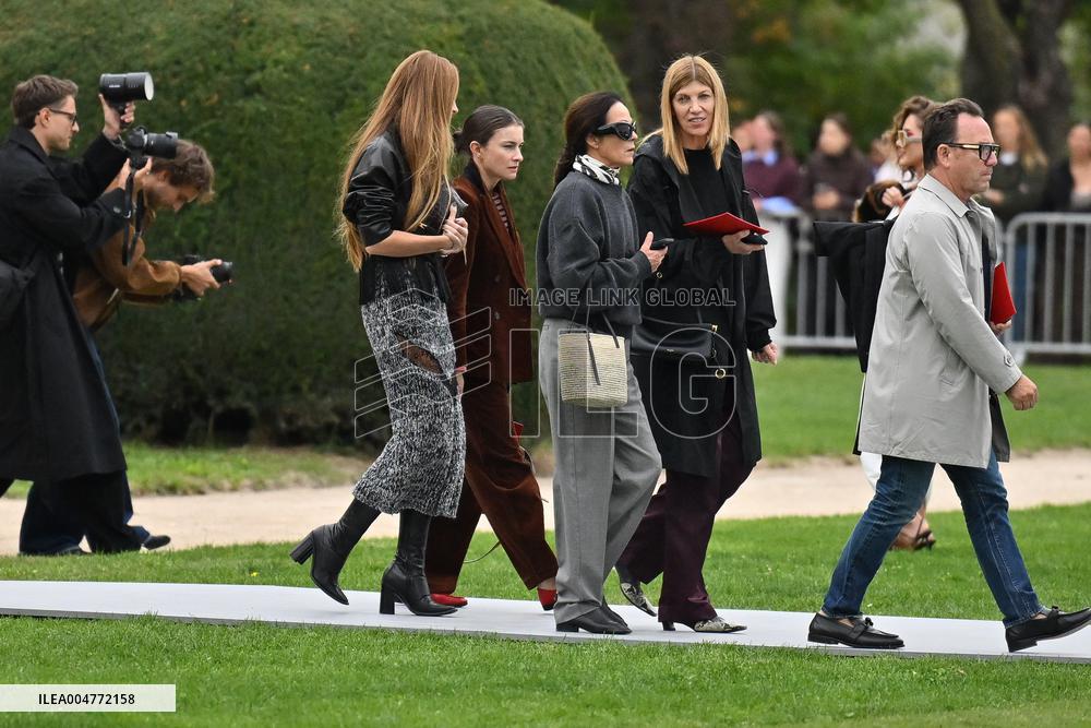 PFW Loewe Outside Arrivals