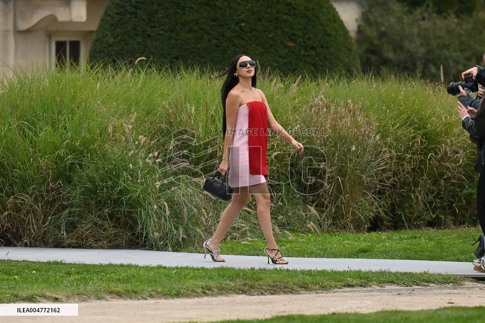 PFW Loewe Outside Arrivals