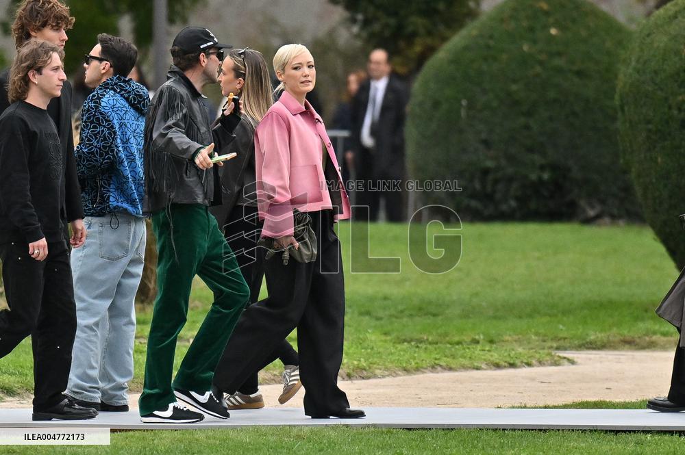 PFW Loewe Outside Arrivals