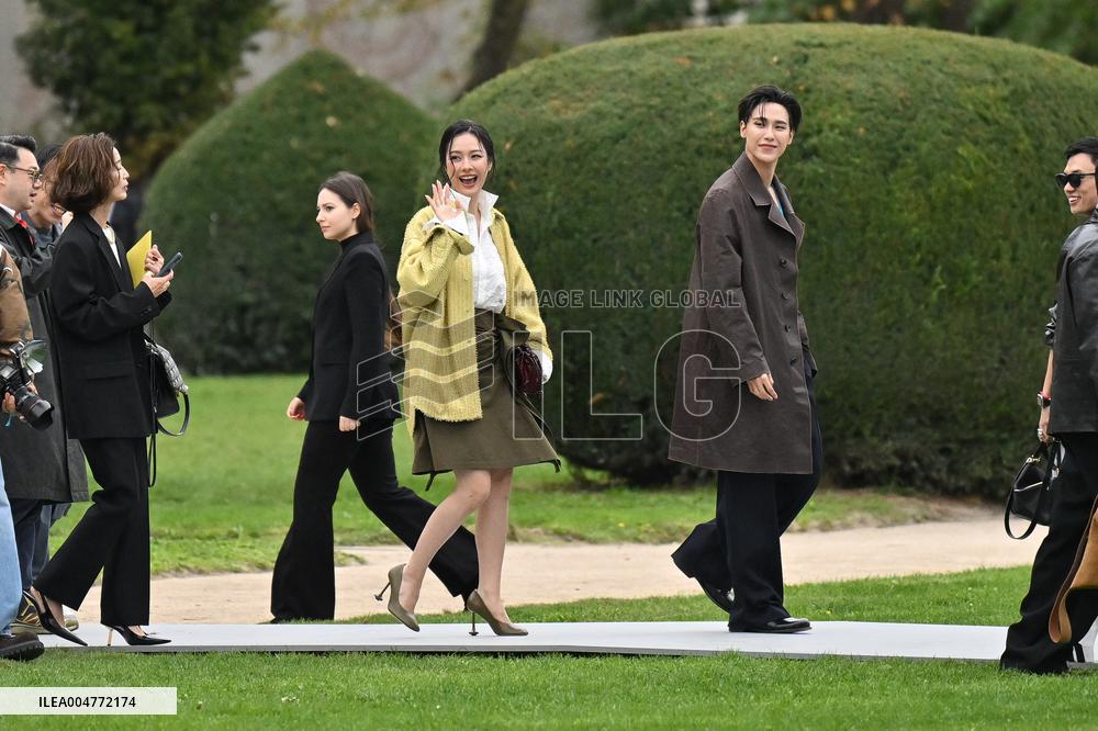 PFW Loewe Outside Arrivals
