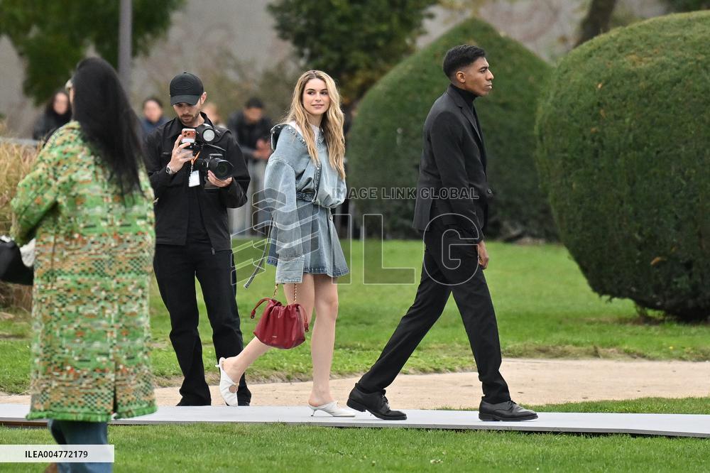 PFW Loewe Outside Arrivals