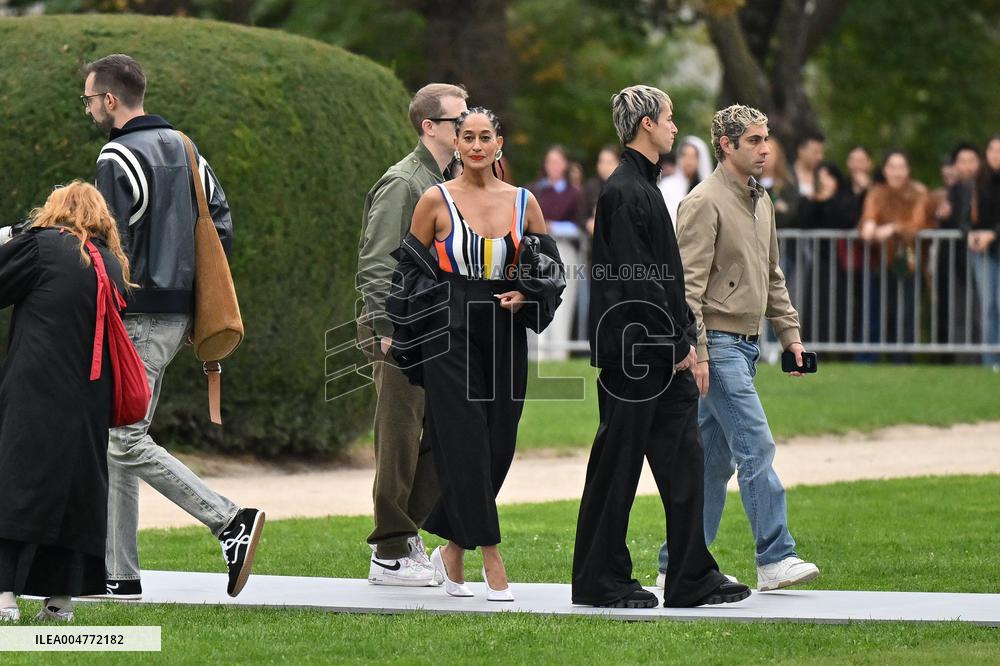 PFW Loewe Outside Arrivals