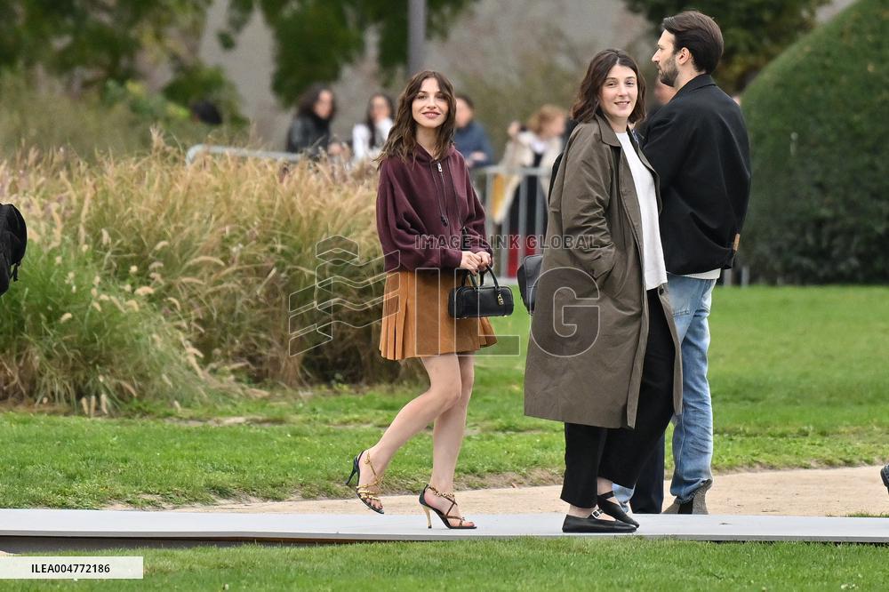 PFW Loewe Outside Arrivals