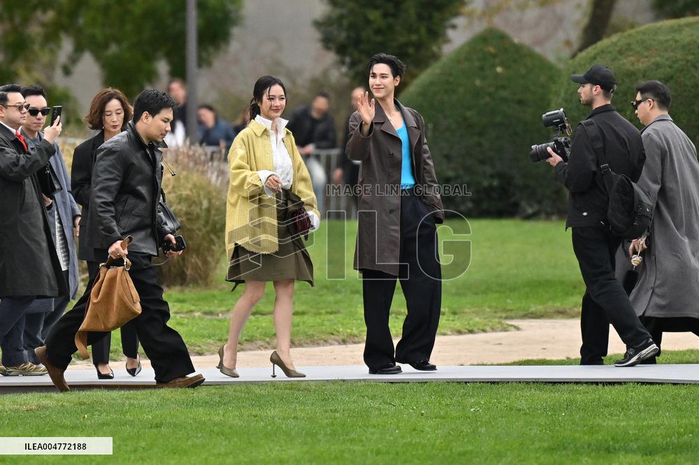 PFW Loewe Outside Arrivals