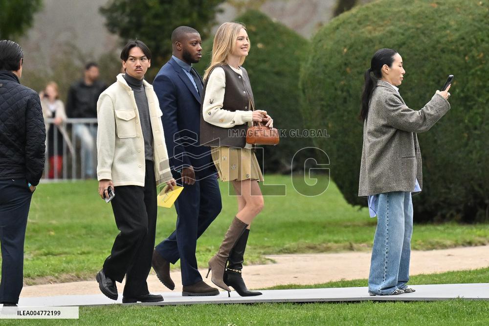 PFW Loewe Outside Arrivals