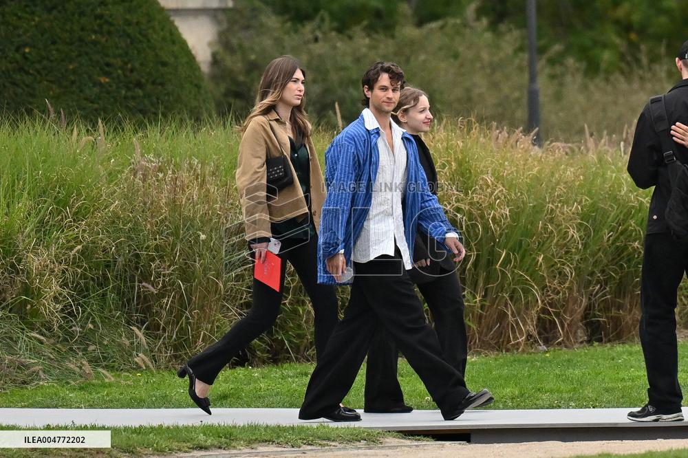 PFW Loewe Outside Arrivals