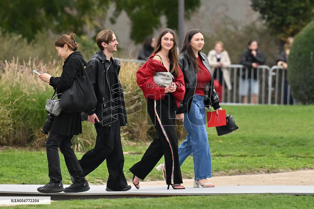 PFW Loewe Outside Arrivals