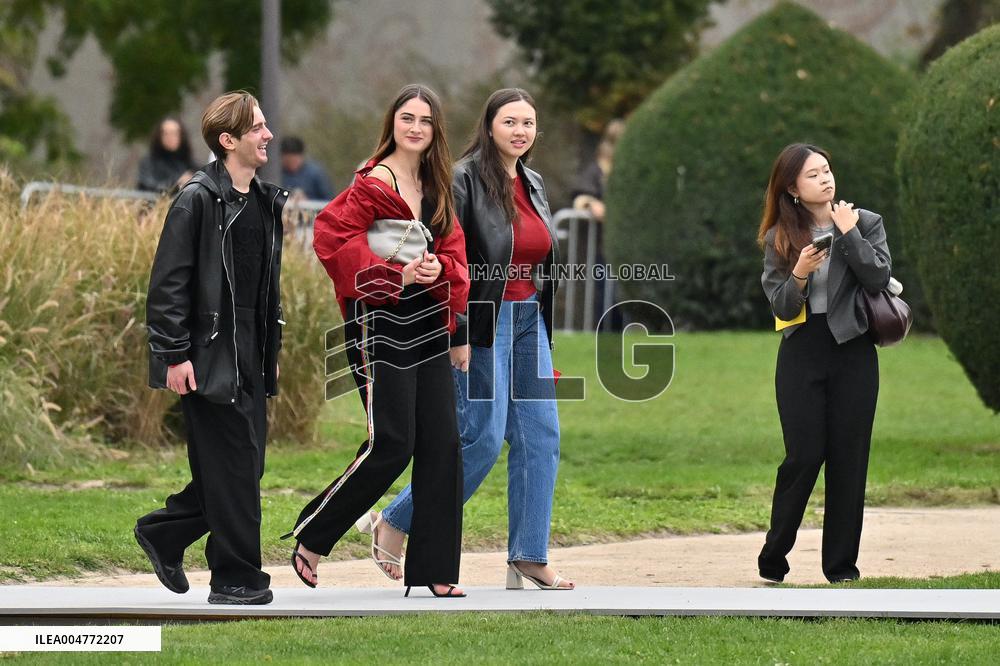 PFW Loewe Outside Arrivals