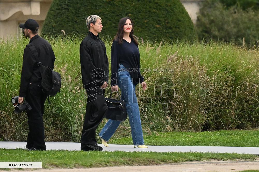 PFW Loewe Outside Arrivals