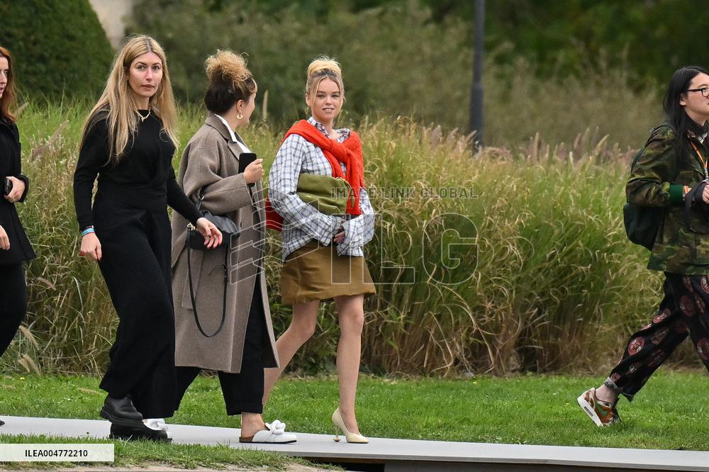 PFW Loewe Outside Arrivals