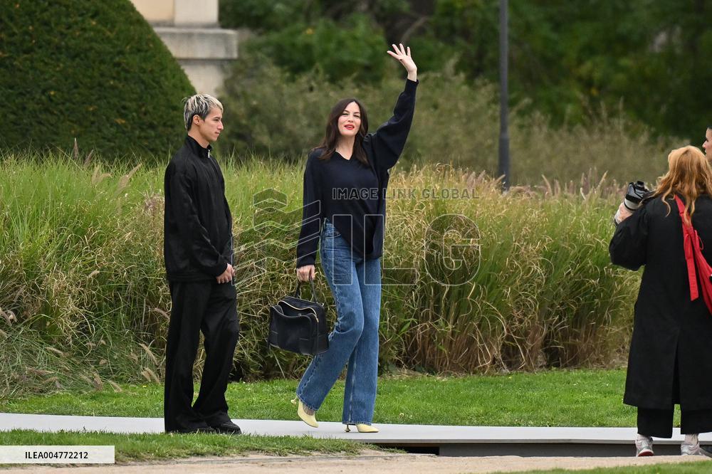 PFW Loewe Outside Arrivals