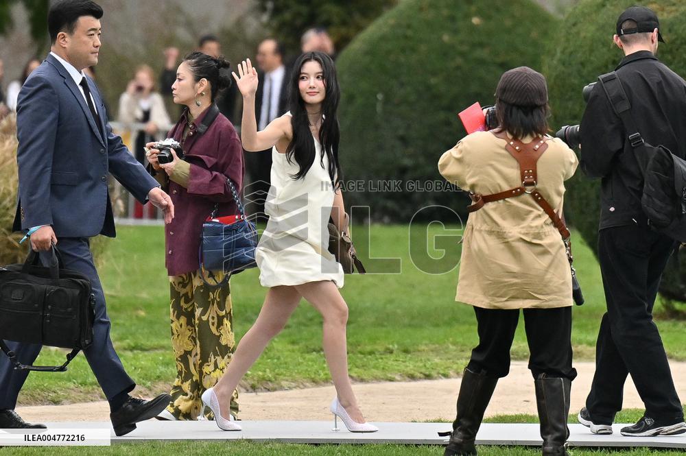 PFW Loewe Outside Arrivals