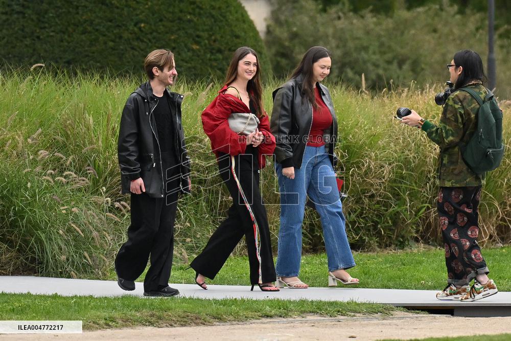 PFW Loewe Outside Arrivals