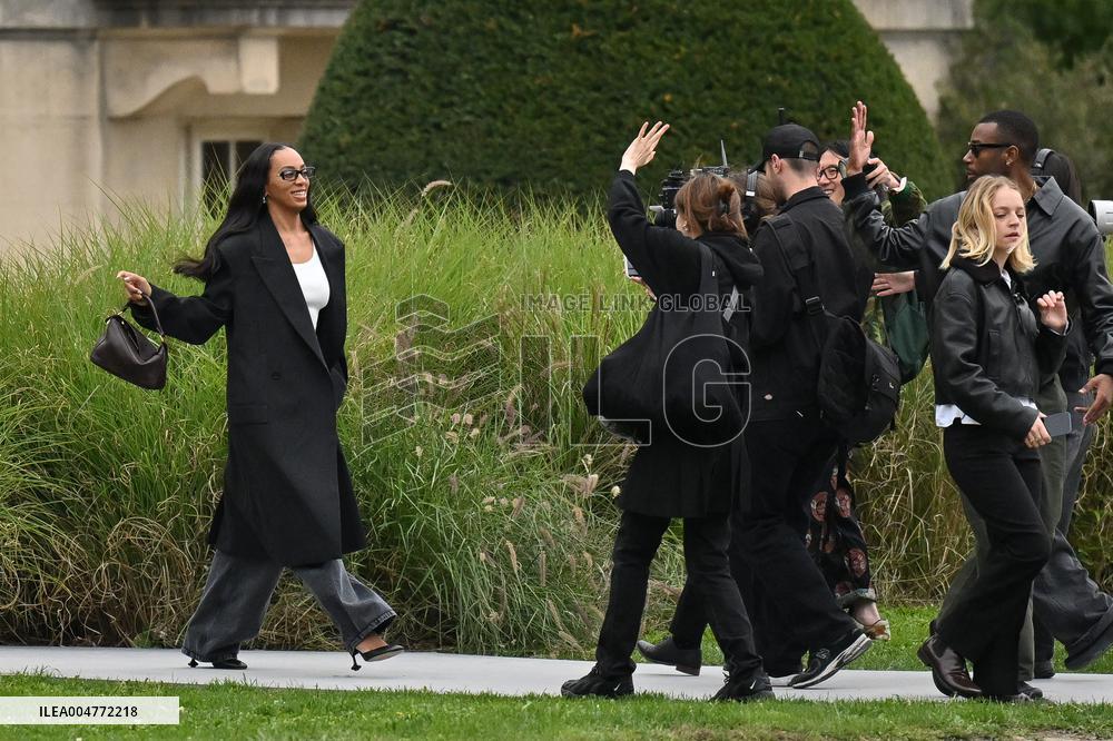 PFW Loewe Outside Arrivals