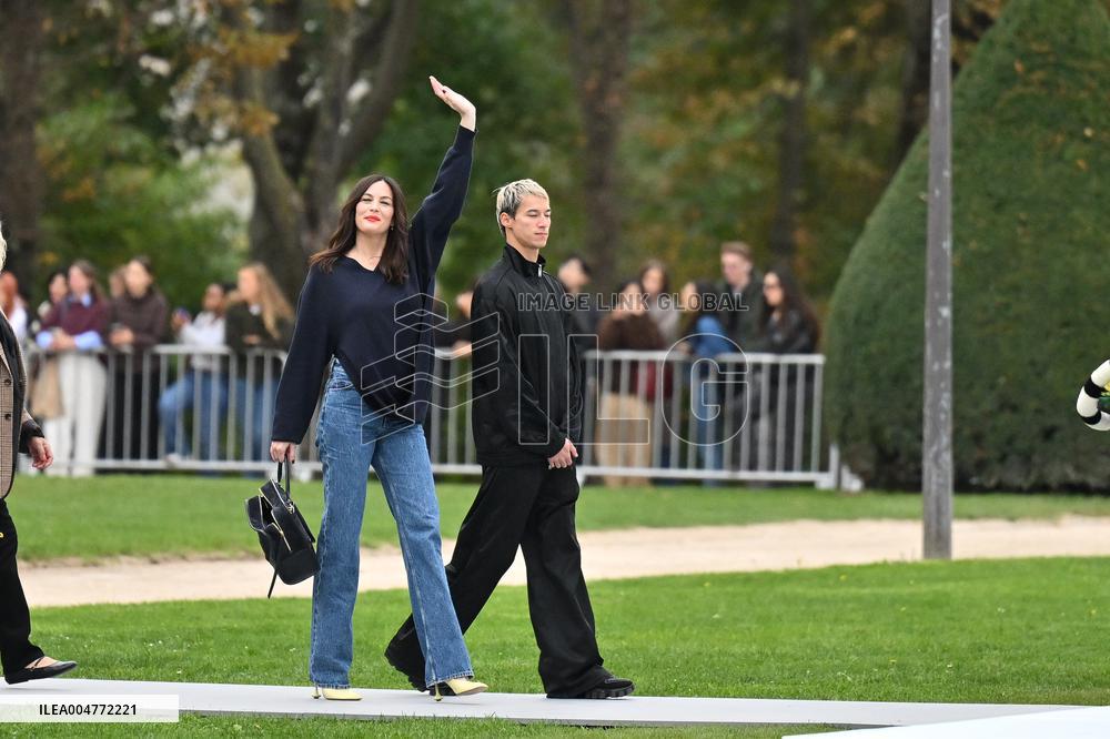 PFW Loewe Outside Arrivals
