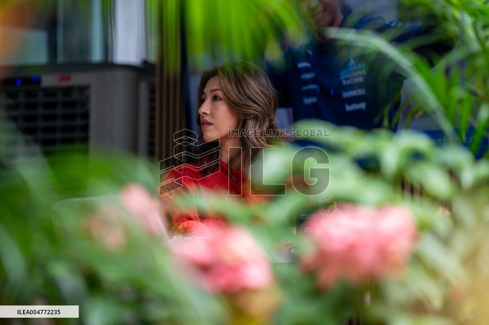 Alexander Albon And Girlfriend Lily Muni He At Singapore Grand Prix