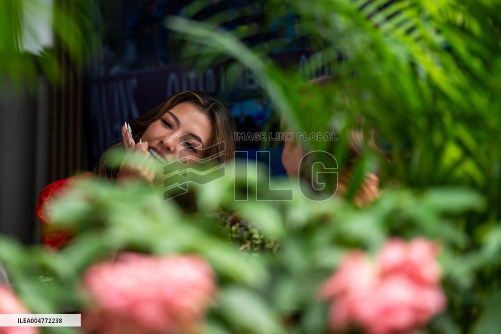 Alexander Albon And Girlfriend Lily Muni He At Singapore Grand Prix