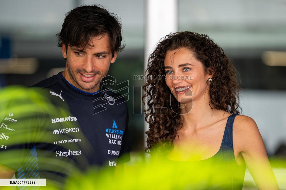 Carlos Sainz And Girlfriend Rebecca Donaldson At Singapore Grand Prix