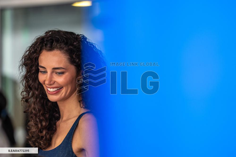 Carlos Sainz And Girlfriend Rebecca Donaldson At Singapore Grand Prix