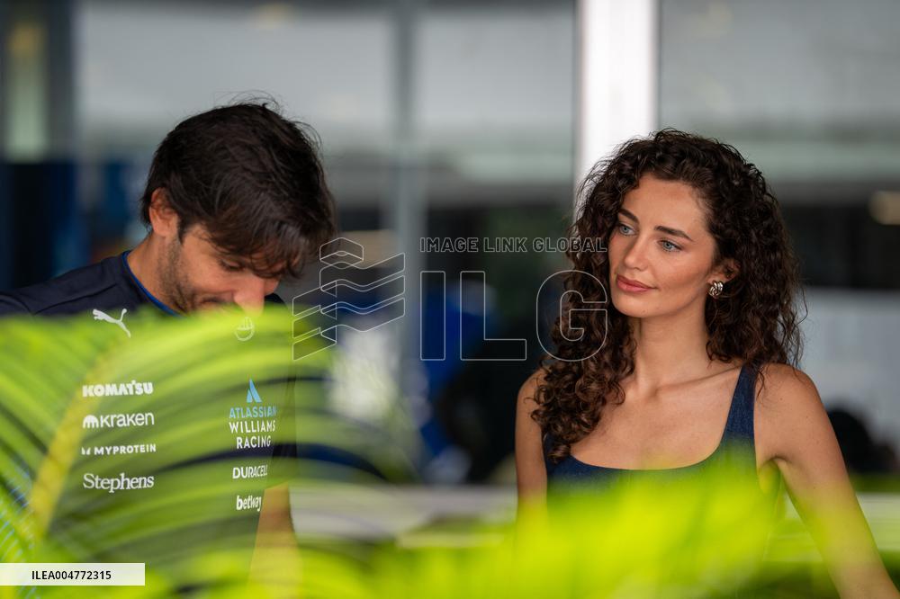 Carlos Sainz And Girlfriend Rebecca Donaldson At Singapore Grand Prix