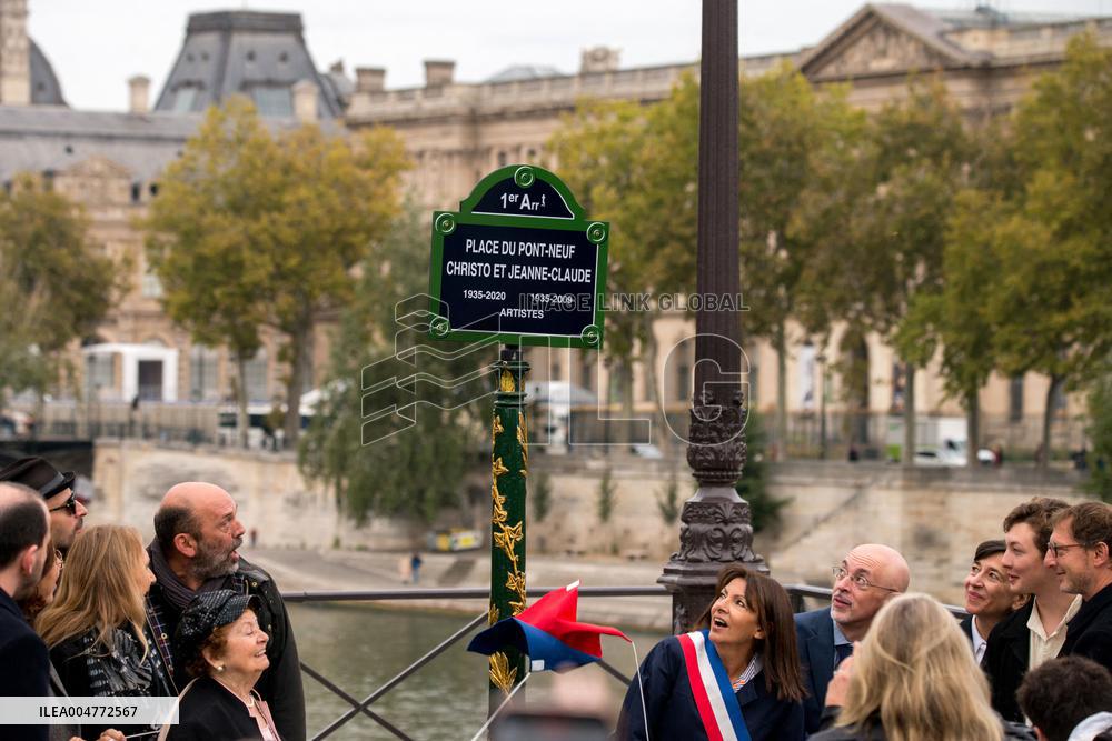 Inauguration of The Place Du Pont Neuf Christo and Jeanne Claude - Paris
