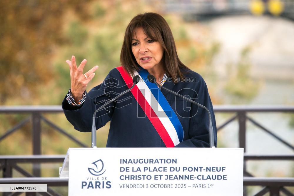 Inauguration of The Place Du Pont Neuf Christo and Jeanne Claude - Paris