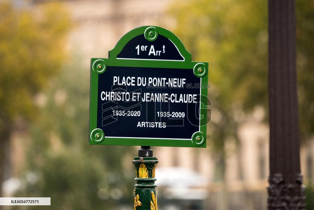 Inauguration of The Place Du Pont Neuf Christo and Jeanne Claude - Paris