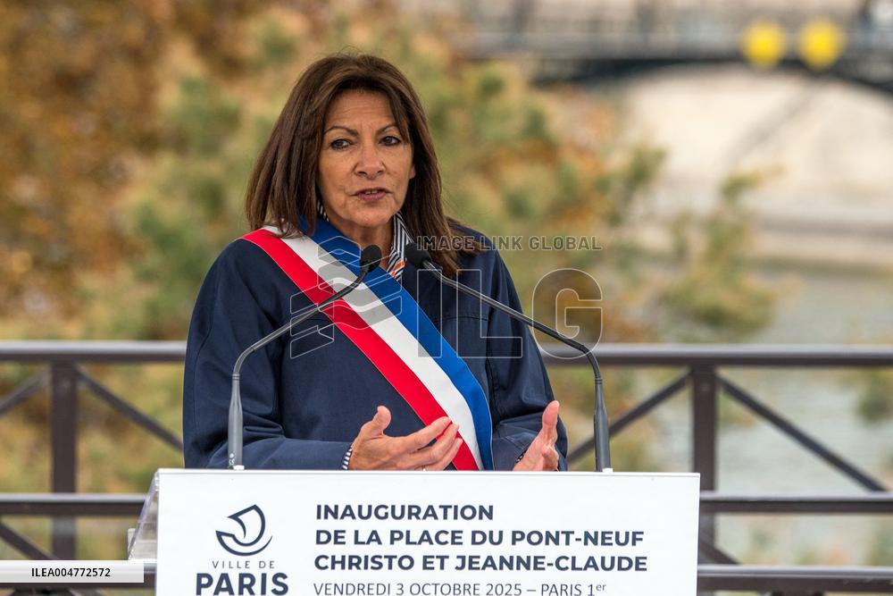 Inauguration of The Place Du Pont Neuf Christo and Jeanne Claude - Paris
