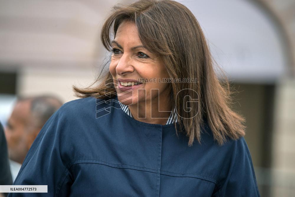 Inauguration of The Place Du Pont Neuf Christo and Jeanne Claude - Paris