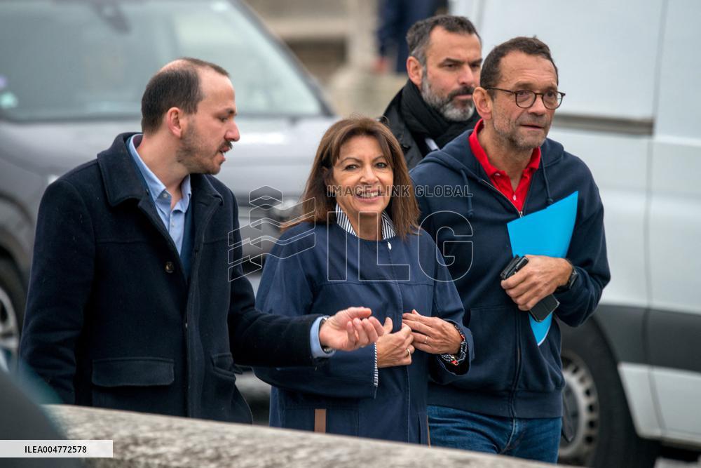 Inauguration of The Place Du Pont Neuf Christo and Jeanne Claude - Paris