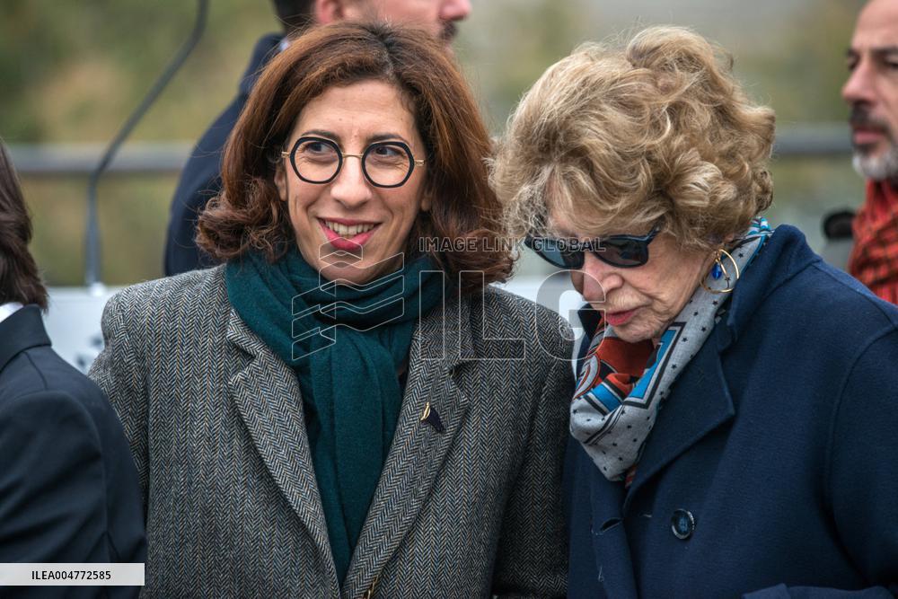 Inauguration of The Place Du Pont Neuf Christo and Jeanne Claude - Paris