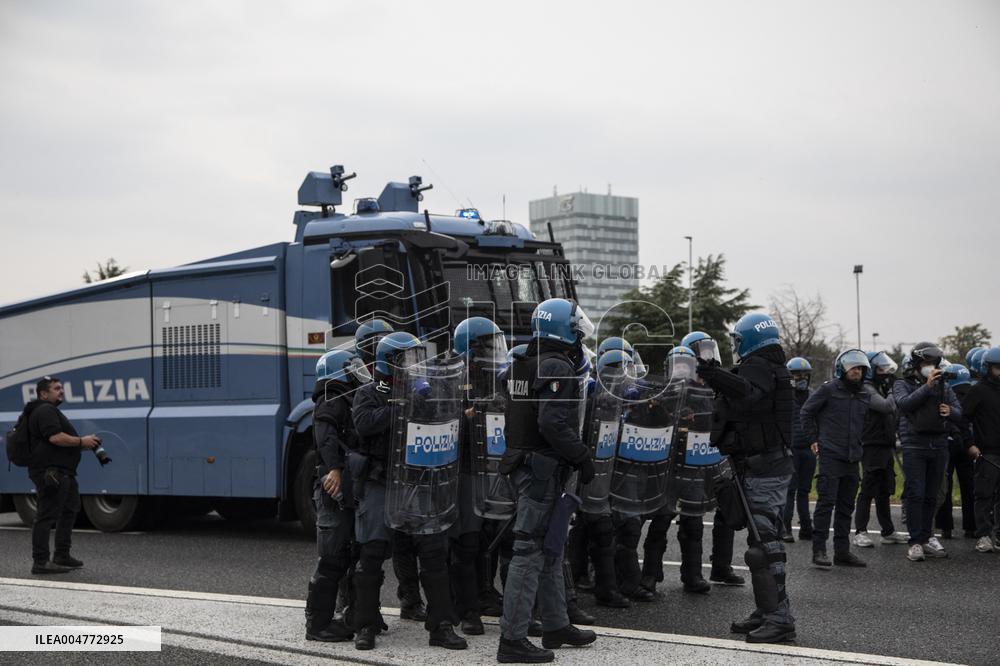 Protesters Clash With Police At General Strike - Milan