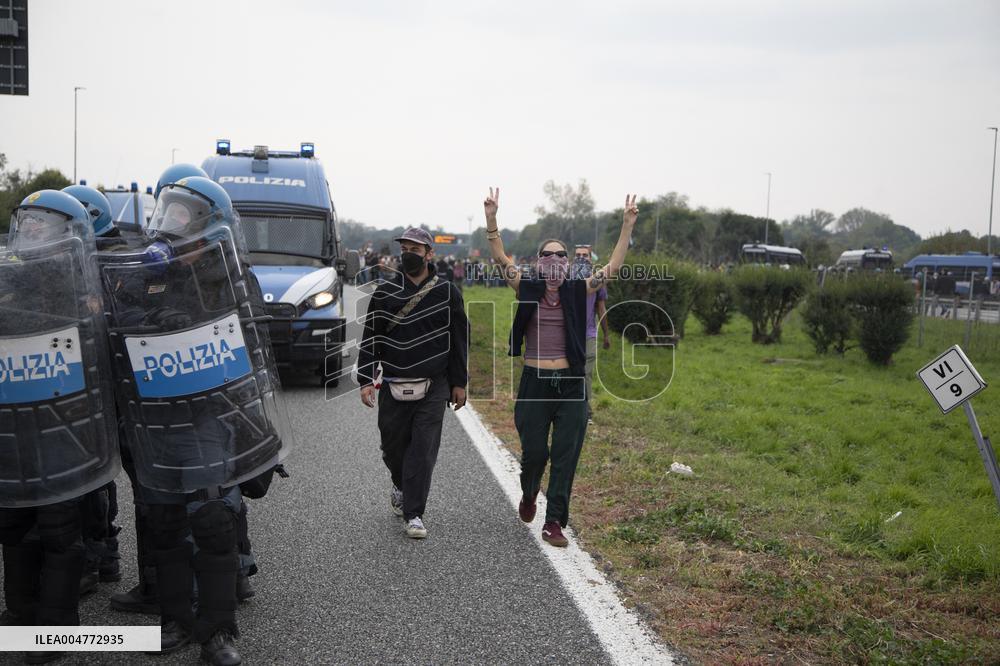Protesters Clash With Police At General Strike - Milan