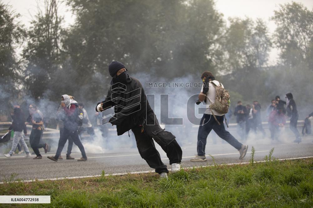 Protesters Clash With Police At General Strike - Milan