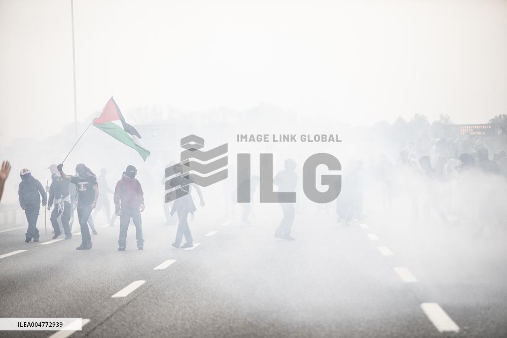 Protesters Clash With Police At General Strike - Milan