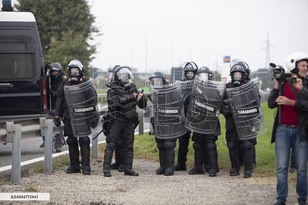 Protesters Clash With Police At General Strike - Milan
