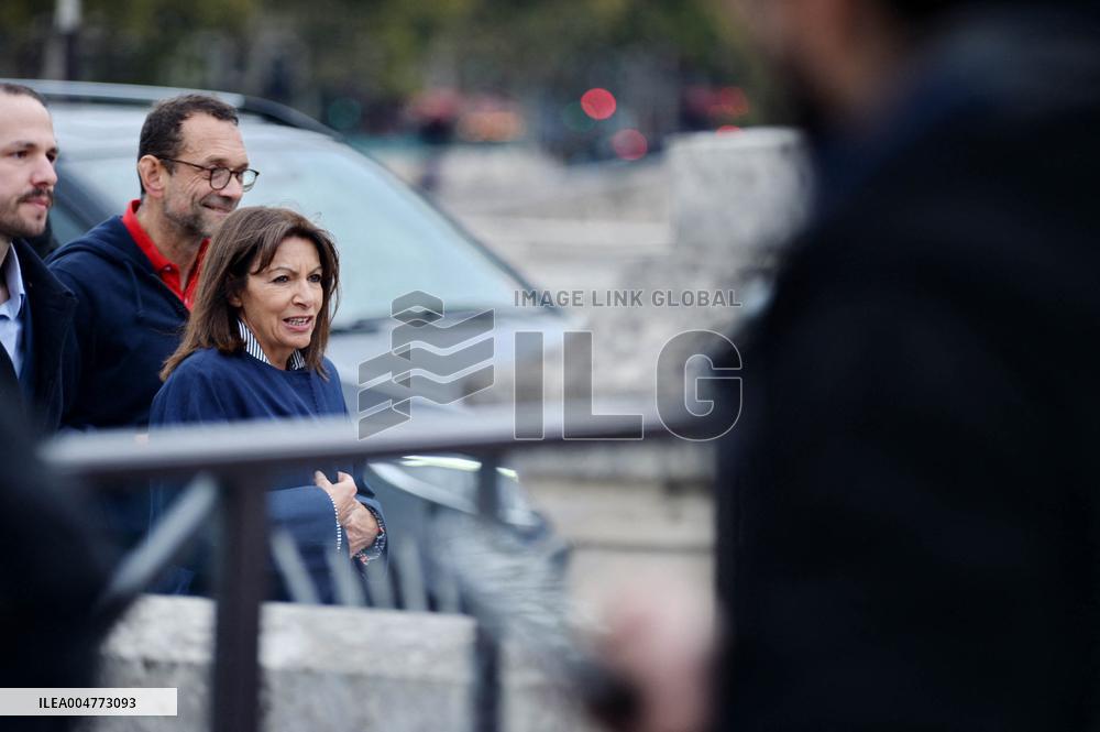 Inauguration of The Place Du Pont Neuf Christo and Jeanne Claude - Paris
