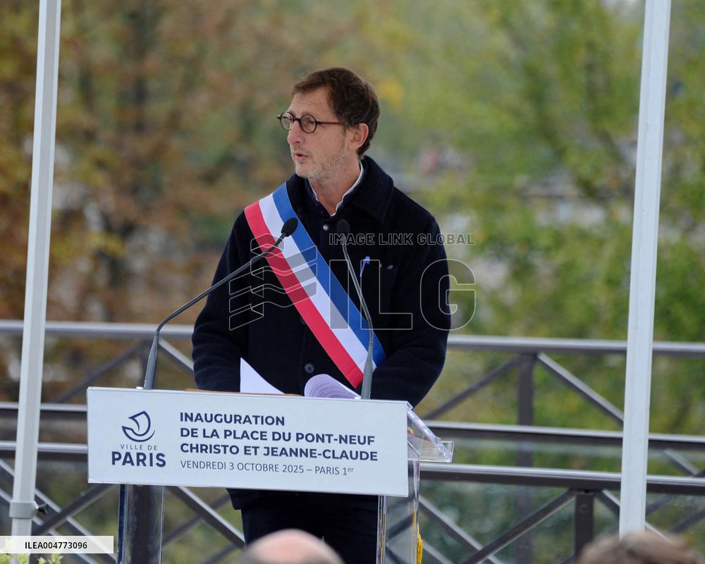 Inauguration of The Place Du Pont Neuf Christo and Jeanne Claude - Paris