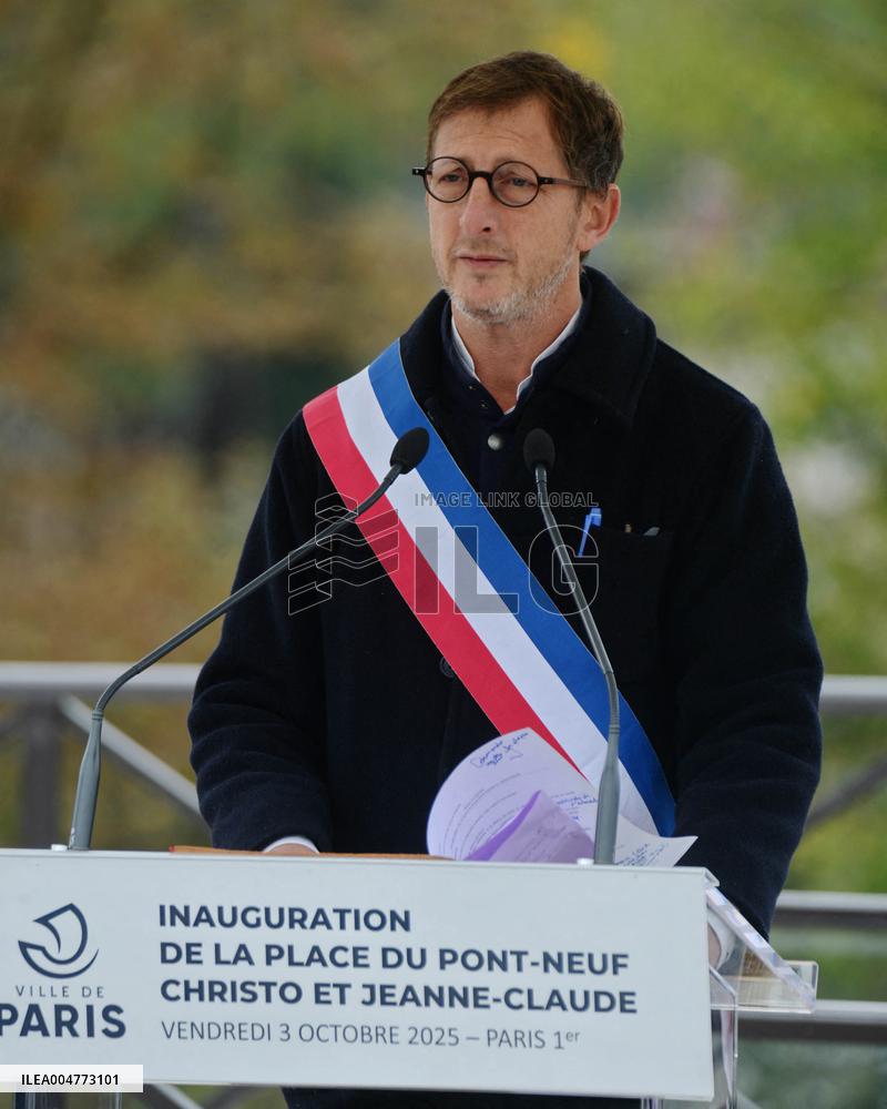 Inauguration of The Place Du Pont Neuf Christo and Jeanne Claude - Paris